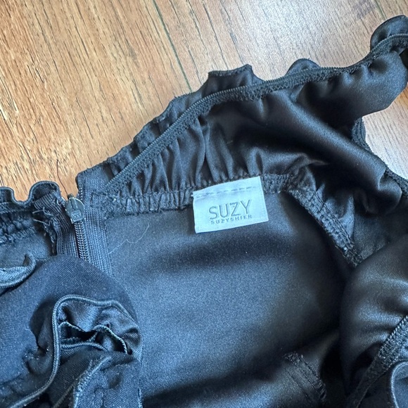 Beautiful black dress - Picture 8 of 11